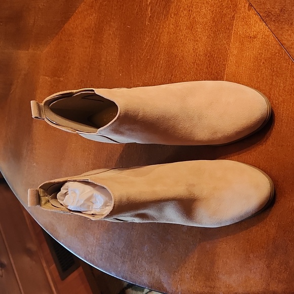 NEW Michael Kors Evaline Suede Heeled Ankle Boots, Size 9.5, Camel & Brown - Picture 5 of 11